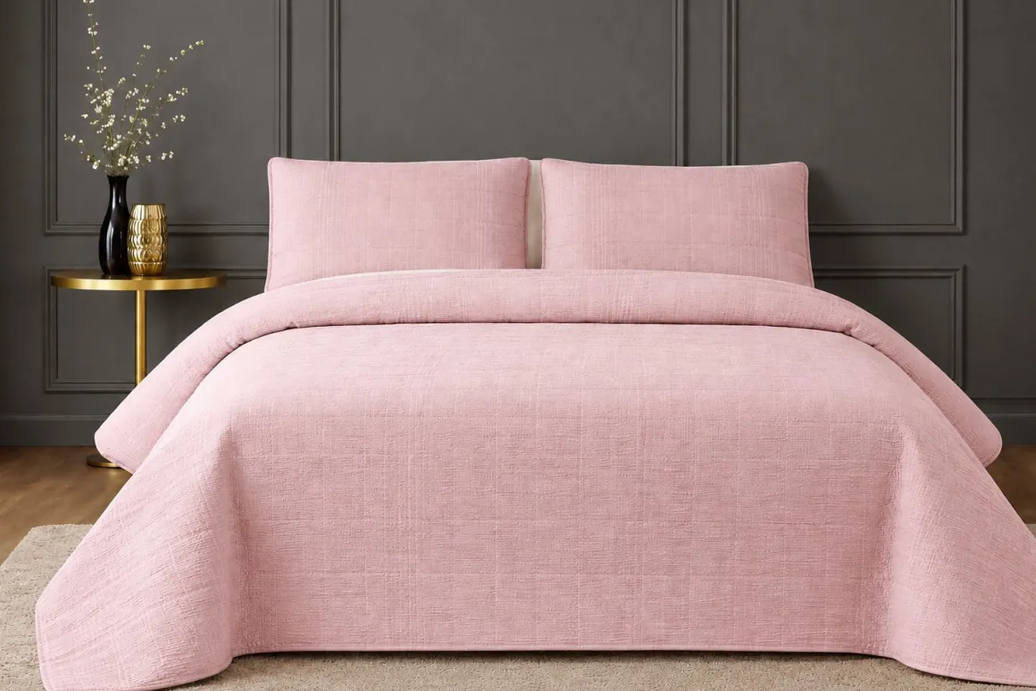 PETAL – 3-Piece Satin Quilt Set