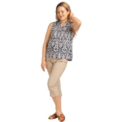 Stretch Pull-On Capri Pants
